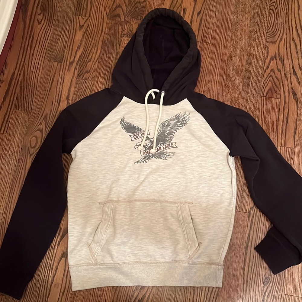 American Eagle black and white vintage hoodie